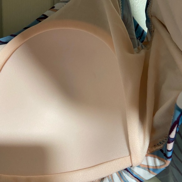 Raisins  Bikini ruffle Top - Picture 9 of 13